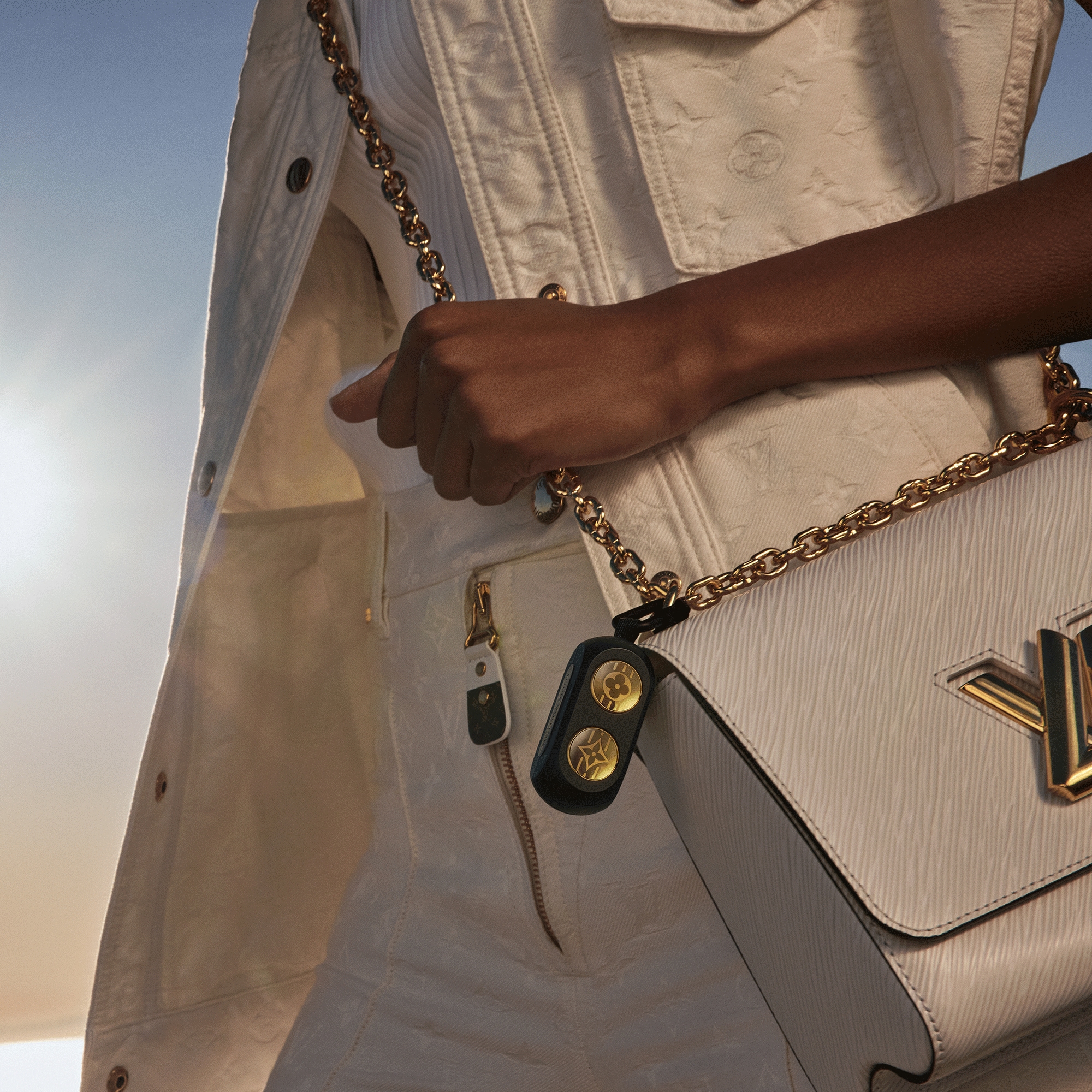 Louis Vuitton Horizon Light Up Earphones Golden Luxury Gold LOUIS